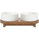 Doppeltes Tierfutter-Schalen-Set mit weißen Keramikschalen auf einer Holzbasis, entworfen für die Fütterung von Haustieren.