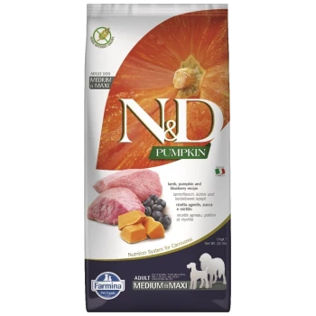 Sac de nourriture pour chiens présentant "N&D Pumpkin" avec une recette d'agneau, de citrouille et de myrtille. Comprend des images de viande, de citrouille et de myrtilles.