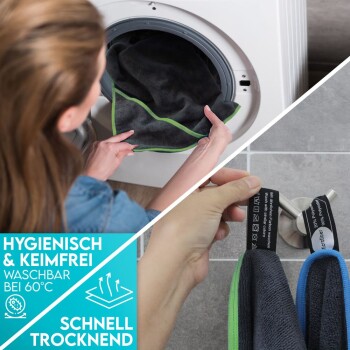 Eine Frau lädt ein dunkles Handtuch mit grünem Rand in eine Waschmaschine; Pflegeetiketten auf zwei Handtüchern lesen "HYGIENISCH & KEIMFREI" und "SCHNELL TROCKNEND."