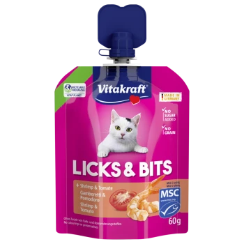 Vitakraft Licks & Bits Katzenbeutel, rosa, Foto einer weißen Katze, Garnelen & Tomate, 60g, 'Made in Germany', 'Ohne Zucker'
