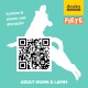 Eine Hundesilhouette springt auf einem türkisfarbenen Hintergrund mit einem QR-Code und Text: "Scannen & wissen, was drinsteckt" und "ADULT HUHN & LAMM."