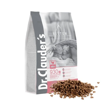 Dr. Clauder's hochwertige Kittenfutter-Tüte mit zwei schlafenden Kätzchen auf der Vorderseite, mit Geflügel- und Fischzutaten, 930g.