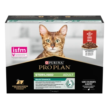 Nourriture pour chat adulte stérilisé Purina Pro Plan avec bœuf en sauce, présentant un chat tigré brun et sans colorants ajoutés.