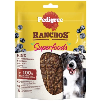 Die Verpackung der Pedigree Ranchos Superfoods Hundeleckerlis zeigt einen glücklichen Hund und hebt "100% natürliches Rindfleisch" mit Heidelbeeren und Vollkorn hervor.