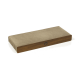 Natürliche Holz-Kratzmatte für Katzen mit einer strukturierten Oberfläche, die auf einer Seite ein Logo eines Blattes zeigt.