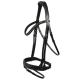 Schwarzes Lederpferdegeschirr mit dekorativen Nähten und verstellbaren Riemen, vor einem weißen Hintergrund präsentiert.
