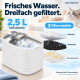 Weiße AstroPet Haustier-Wasserbrunnen mit Edelstahloberteil und Auslauf auf weißem Hintergrund.