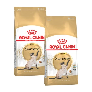 Verpackung von Royal Canin Adult Siamese Katzenfutter mit zwei Tüten und einem Bild einer Siamkatze, das die Ernährung der Katzenrasse betont.