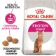 Torba z jedzeniem dla kotów Royal Canin Protein Exigent z ilustracją brązowego kota, z tekstem podkreślającym optymalne poziomy białka i rozmiar krokietów.