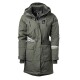 Eine grüne, isolierte Hundejacke mit Kapuze, mit einem Reißverschluss vorne, mehreren Taschen und reflektierenden Streifen für Sichtbarkeit.