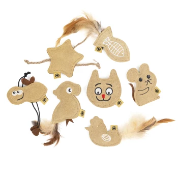 Eine Sammlung von acht plüschigen Haustierspielzeugen in verschiedenen Formen, darunter ein Stern, ein Fisch, eine Katze, eine Maus und ein Vogel, mit verspielten Designs und Schwänzen.