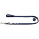 Marineblaues Hundeleine mit einem silbernen Clip und einem runden Anhänger mit einem Hundesilhouette, beschriftet mit "HUNTER."