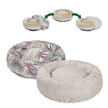 Zwei gemütliche Haustierbetten werden angezeigt, eines mit einem blätterartigen Blumenmuster und das andere in einem hellen, runden Design, das Vielseitigkeit zeigt.