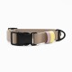 Beiger verstellbarer Hundehalsband mit schwarzer Kunststoffschnalle und Metallring, beschriftet mit "THE DOG OLA."