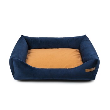 Navy-blaues Haustierbett mit einem weichen, hellbraunen Kissen, mit erhöhten Seiten für Komfort und einem kleinen Holzschild.