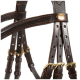 Braunes Leder-Haustiergeschirr mit verstellbaren Riemen und goldenen Schnallen, mit einem kleinen Logo-Emblem.