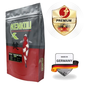 Eine Tüte KENKOU Vita-Immune Mix Fischfutter, mit einer Koi-Fischgrafik, einem 'Premium'-Abzeichen und dem Etikett 'Made in Germany'.