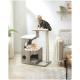 Zwei Katzen spielen auf einem modernen Katzenbaum mit mehreren Ebenen; eine Katze sitzt oben, während die andere sich in einem Versteck entspannt.