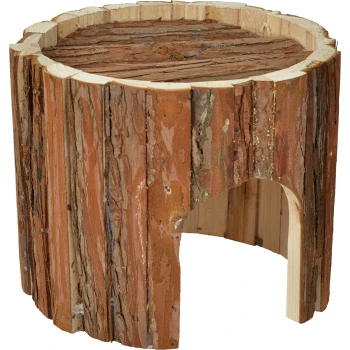 Drewniane schronienie dla zwierząt w kształcie kłody, z okrągłym dachem i wejściem w kształcie łuku, zaprojektowane dla małych zwierząt.