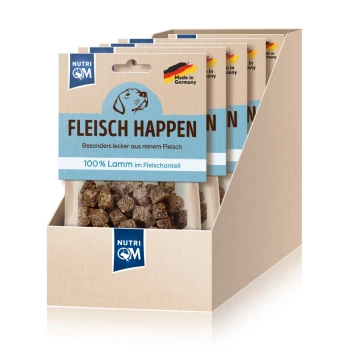 Hundeleckerlis in einer Ausstellungsbox, beschriftet mit "FLEISCH HAPPEN", mit 100% Lamm, hergestellt in Deutschland.