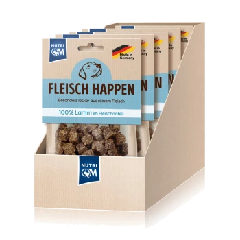 Hundeleckerlis in einer Ausstellungsbox, beschriftet mit "FLEISCH HAPPEN", mit 100% Lamm, hergestellt in Deutschland.