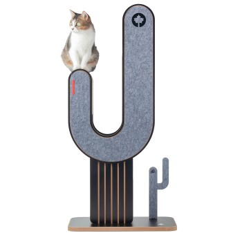 Ein stilvoller Kratzbaum für Katzen, der wie ein Kaktus gestaltet ist, mit einer grauen Filzoberfläche und einem kleinen seitlichen Kaktus, auf dem eine Katze sitzt.