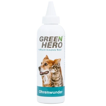 Flasche mit dem Haustier-Ohrreiniger Green Hero, beschriftet mit "Ohrenwunder", mit einem Hund und einer Katze auf der Vorderseite, mit dem Slogan "Nature Knows Best."