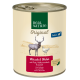 Eine Dose Real Nature Hundefutter mit der Aufschrift "Hirsch & Huhn", die Wild und Huhn enthält, mit Illustrationen eines Rehs und eines Huhns.