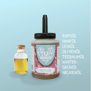 Ein Glas 'Kräuter-Huföl' neben einer kleinen Glasflasche mit in deutscher Sprache aufgelisteten Inhaltsstoffen.