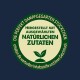 Grünes rundes Etikett mit deutschem Text "Hergestellt mit ausgewählten natürlichen Zutaten" und einem Pflanzenicon, das natürliche Zutaten hervorhebt.
