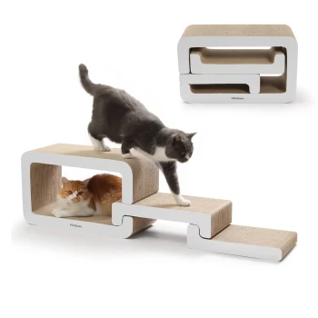 Moderner weiß-beiger Papp-Kratzbaum für Katzen mit Stufen und Tunnel, seitlich mit "PetRhein" beschriftet.