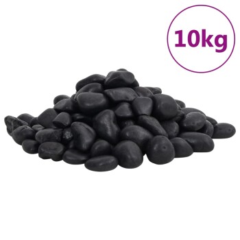 Ein Haufen glatter schwarzer Kieselsteine, beschriftet mit einem lila Kreis, der '10 kg' anzeigt.