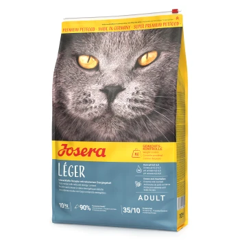 Eine Tüte Josera Katzenfutter mit dem Gesicht einer Katze, gelb-blauer Verpackung, mit "LÉGER", "Gewichtskontrolle" und "ADULT."