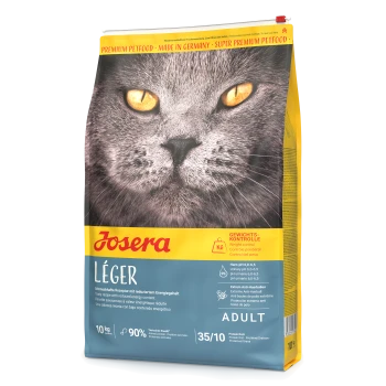 Eine Tüte Josera Katzenfutter mit dem Gesicht einer Katze, gelb-blauer Verpackung, mit "LÉGER", "Gewichtskontrolle" und "ADULT."