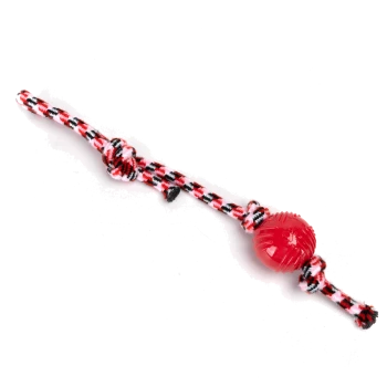 Roter Gummiball, der an einem schwarz-roten karierten Seilspielzeug befestigt ist, mit Knoten für einfaches Greifen.