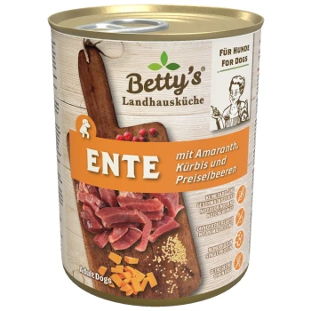 Dose mit Betty's Landhausküche Hundefutter, das Ente mit Amaranth, Kürbis und Cranberries enthält. Der Text hebt "Keine Farbstoffe und keine Aromastoffe" hervor.