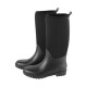 Ein Paar schwarze Gummistiefel mit glatter Oberfläche und einem hohen Neoprenschaft, mit Zuglaschen an den Seiten für einfaches Anziehen.