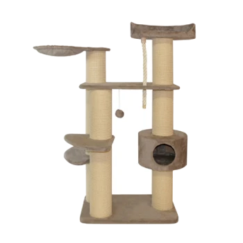 Katzenbaum mit mehreren Ebenen, Kratzpfosten, einem gemütlichen Versteck und einem baumelnden Spielzeug, alles in einer sanften beige Farbe.