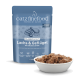 Pochette de nourriture pour chat Catz Finefood Classic Adult au saumon & volaille, tomates & épinards, 85 g, et un bol de nourriture humide pour chat.
