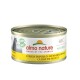 Boîte de nourriture pour chat Almo Nature, étiquetée "HFC Natural," avec des cuisses de poulet en plusieurs langues, avec un logo indiquant "100% Profits to Nature."