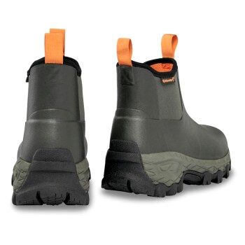 Paar grüne und schwarze wasserdichte Hundestiefel mit orangefarbenen Zuglaschen und strukturierten Sohlen, mit "Barkn"-Beschriftung an der Seite.