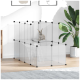 Ein transparenter mehrstöckiger Kaninchenkäfig mit zwei Kaninchen, eines oben und eines unten, plus zwei nahegelegene Futterschalen.