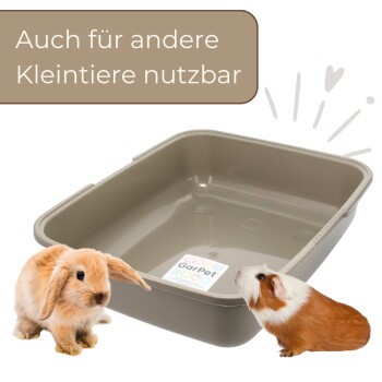 Beige Kleintier-Toilette (Garpet) mit Kaninchen und Meerschweinchen; deutscher Text: „Auch für andere Kleintiere nutzbar“
