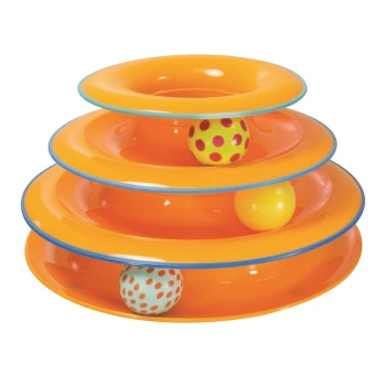 Ein buntes, gestuftes Katzenspielzeug mit drei orangefarbenen Bahnen, blauen Kanten und drei Bällen: gelb, rot gepunktet und blau gepunktet.