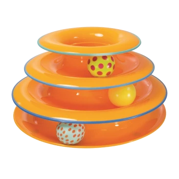 Ein buntes, gestuftes Katzenspielzeug mit drei orangefarbenen Bahnen, blauen Kanten und drei Bällen: gelb, rot gepunktet und blau gepunktet.