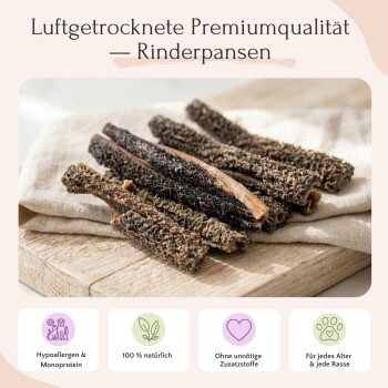 Drei Tüten Favly Hundeleckerlis, die natürliche Zutaten, deutsche Qualität und hypoallergene Optionen hervorheben.