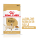 Emballage de nourriture pour chiens Royal Canin Labrador Retriever Adult, avec une illustration de labrador jaune, taille 140g, et un texte mettant en avant "Poids Idéal."