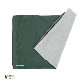 Eine grüne und graue Haustierdecke mit Reißverschluss, mit dem Logo "Doctor Bark" und einem "Green Label" Emblem in der Ecke.