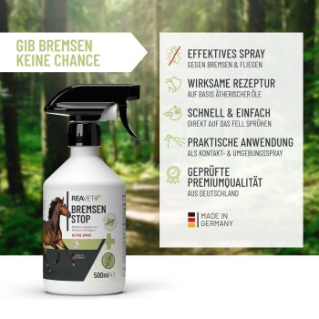 Eine Sprühflasche, die als "REAVET+ BREMSEN STOP" gekennzeichnet ist, um Pferdefliegen und Mücken abzuwehren, mit Vorteilen auf Deutsch, vor einem verschwommenen Wald.