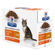Régime alimentaire sur ordonnance Hill's Urinary Care s/d pour chats, présentant un chat tigré et un bol de morceaux tendres dans une sauce, 12 sachets.